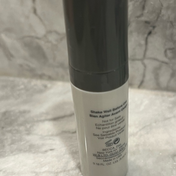 BECCA velvet blurring primer protecting base - Picture 2 of 3